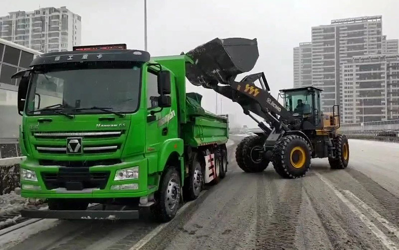 除雪保暢通，徐工汽車在行動